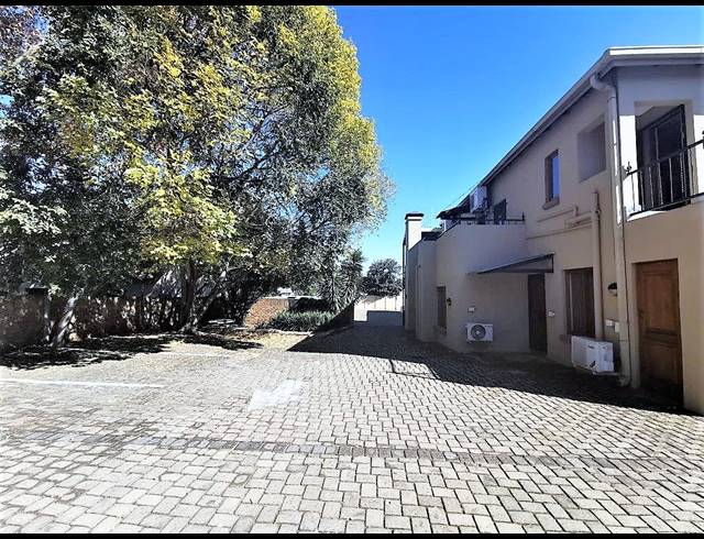 76M² BUSINESS TO LET IN CLUBVIEW